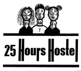 Хостелы 25 Hours Hostel Вильнюс Стандартный двухместный номер с 2 отдельными кроватями и общей ванной комнатой-1