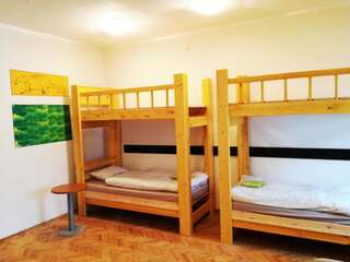 Хостелы 25 Hours Hostel Вильнюс Кровать в общем мужском номере с 5 кроватями-2